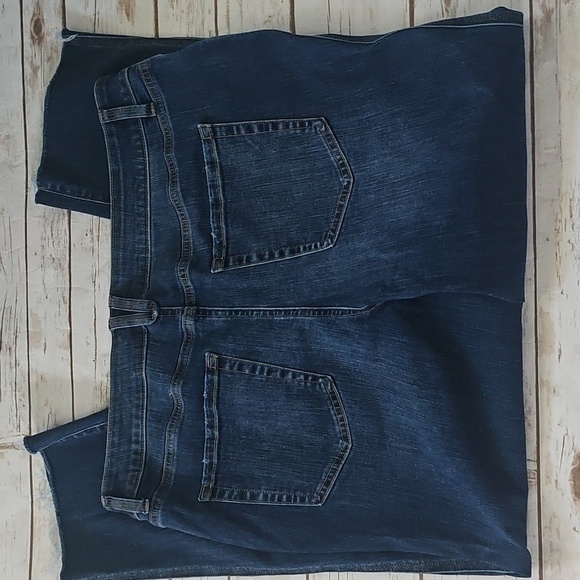 Maurices Mid-Fit Mid-Rise Straight Crop - Picture 4 of 13